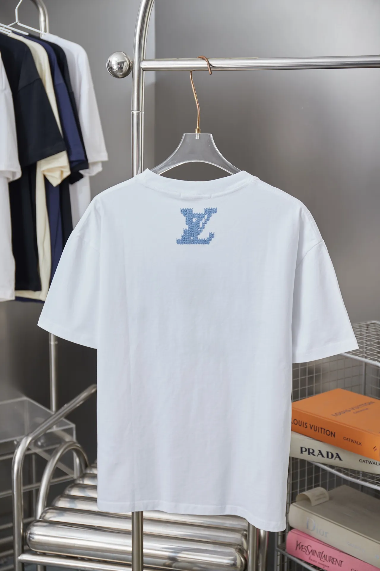 🅿️180 1V 25SS early spring new style short sleeves with embroidered letters, light luxury, a must-have item for daily commuting for men and women, correct version, welcome to compare, detailed features · 320g 100% pure cotton double yarn jersey fabric · Special thickened 32 pieces of double-strand 1X1 thread in the same vat custom dyeing · Imported Tajima machine embroidered letter logo · Double needle stitching cross-stitching process · Original main mark, washed tag, brand moisture-proof paper packaging Color: White Size: S/M/L/XL